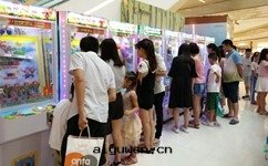 快(kuài)乐(lè)球王趣味禮品機(jī)火(huǒ)爆遊戲現(xiàn)场(chǎng)